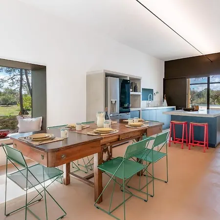 Mane By Raro
